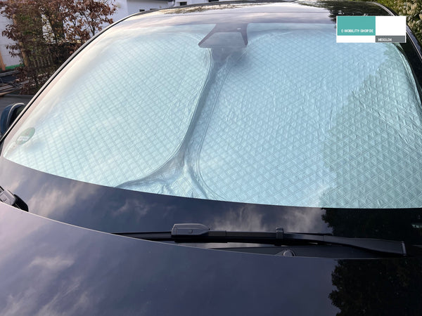 Tesla Model Y Premium Privacy Shields - Frontscheibe von außen, E-Mobility Shop