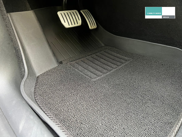 Tesla Model Y Luxus-Fußmatten-Set, 6-teilig - Gummimatte mit Velours-Auflage, E-Mobility Shop