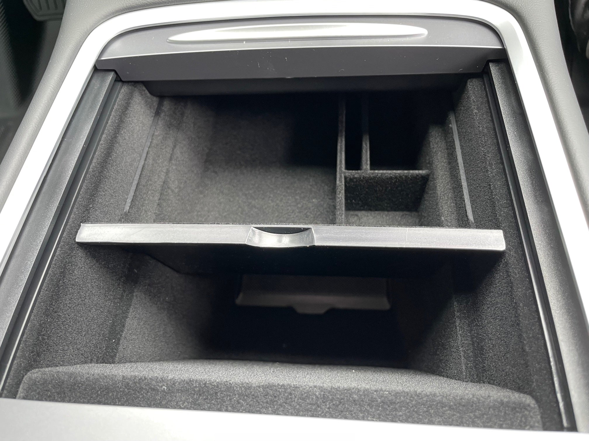 Organizer for the center console of Tesla Model 3 and Model Y