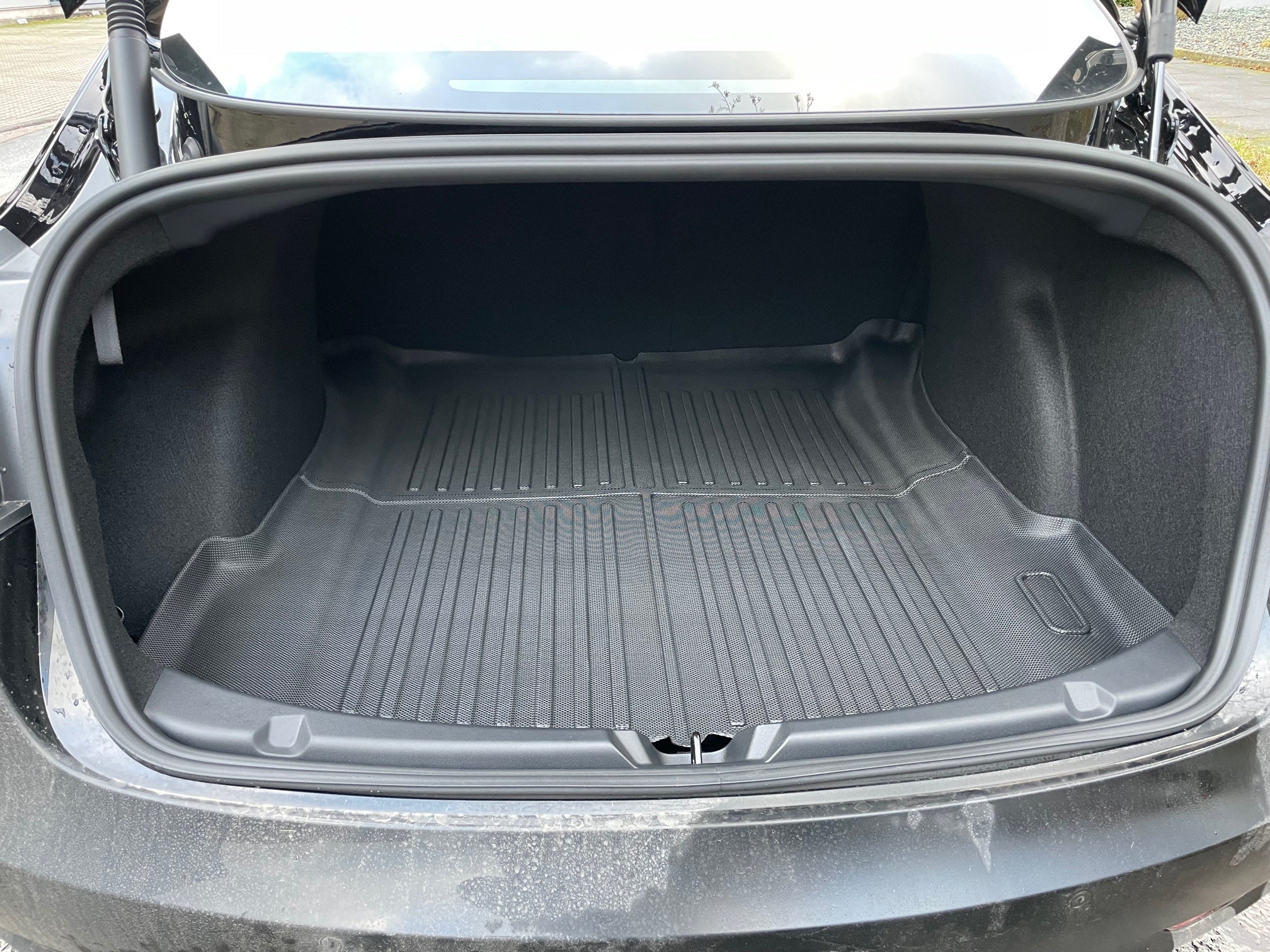 Tesla Model 3 Frunk Matte - Allwetter Schutzmatte - 2024 Highland –  E-Mobility Shop